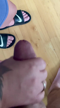 Sega amatoriale orgasmo mattutino bei piedi