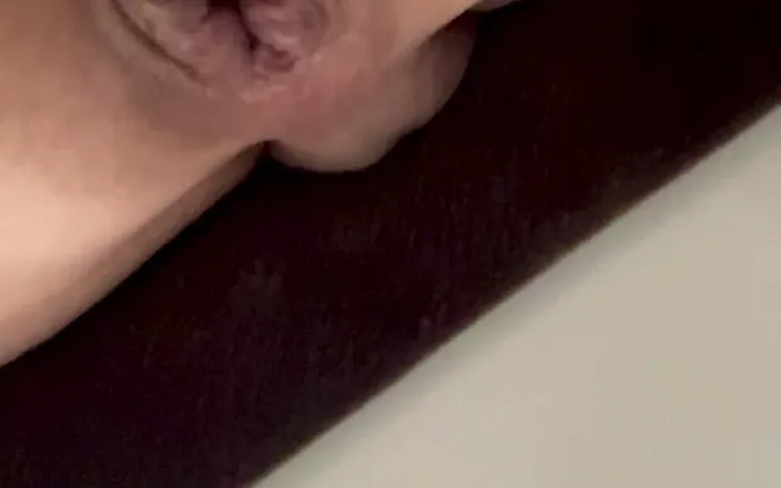AnalSissy20: Open Asshole with Buttplug