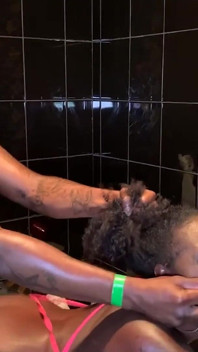 Pelacur kulit hitam dihabisin di kamar mandi sama kontol besar pria kulit hitam roma mayor!