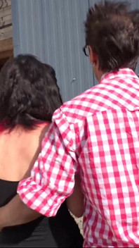 Jersey Red nello studio fotografico si trasforma in una cattiva ragazza ....