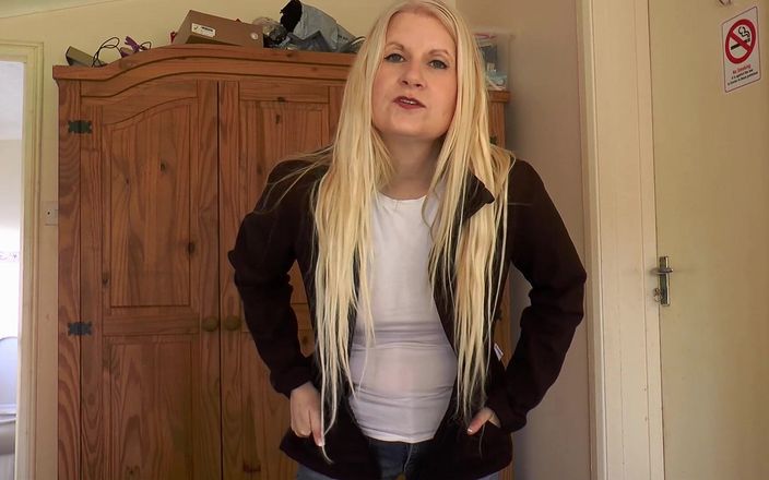 Clarissa brightstar: Älskarinna ger dig oavbruten handjob