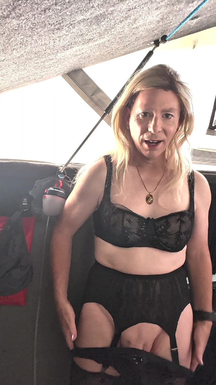 NikkiGee: Riding a Dildo on Holiday
