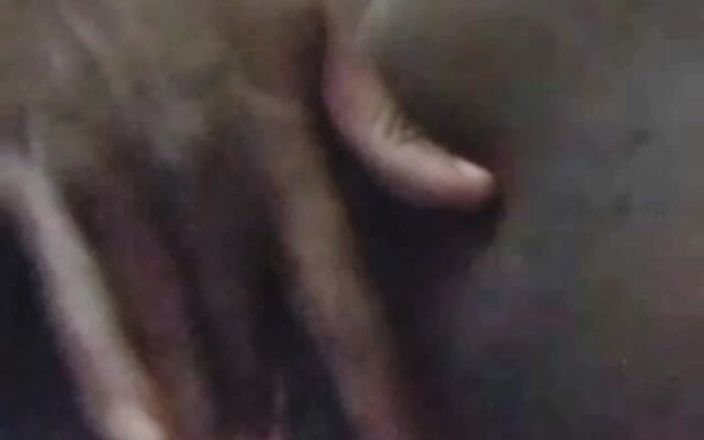 Me and my new slut: Fingrar och gnugga klitoris på videosamtal våt fitta svart