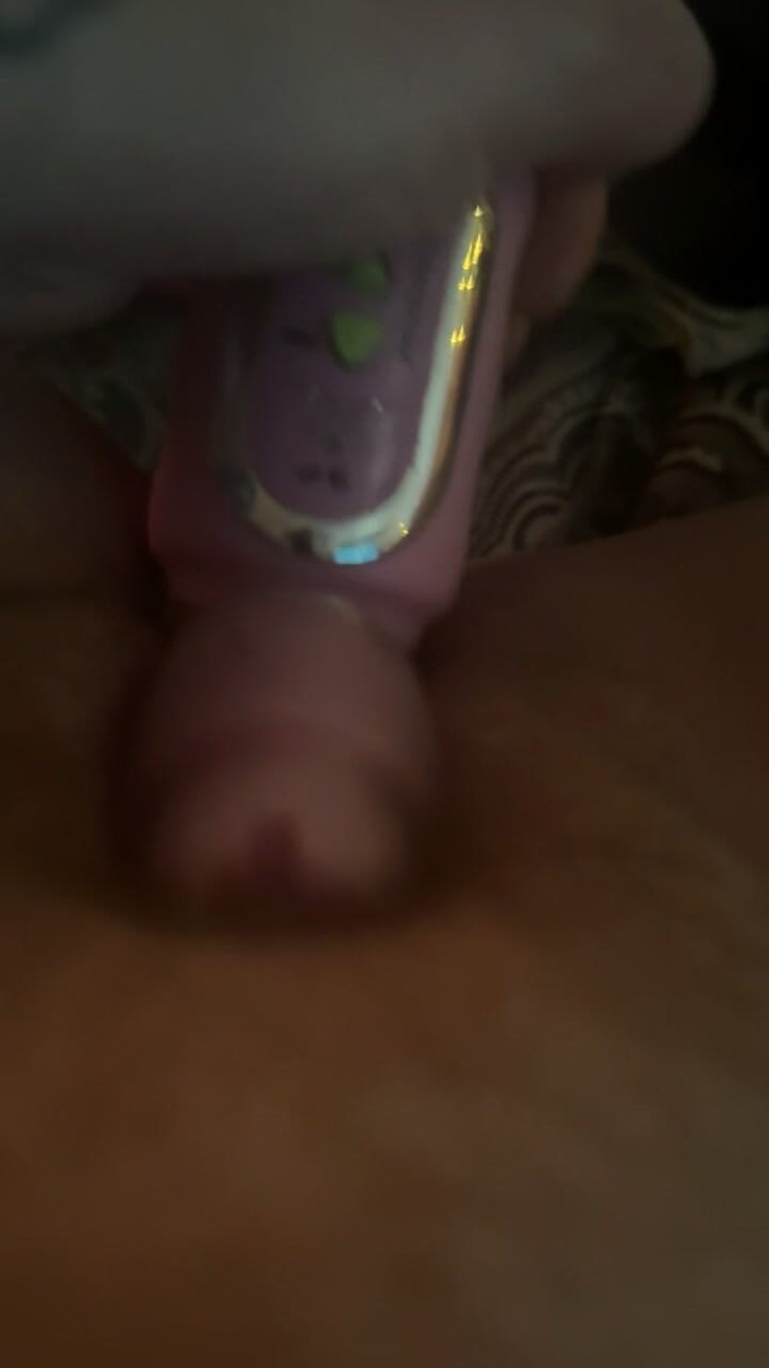 Panth200: Menolak dildo ke dalam pepek ketat gemuk saya