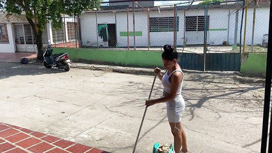 Yeison: मैं सफाई कर रही हूं और मेरा सौतेला भाई मुझे उत्तेजित करता है और हम अंत में चुदाई करते हैं