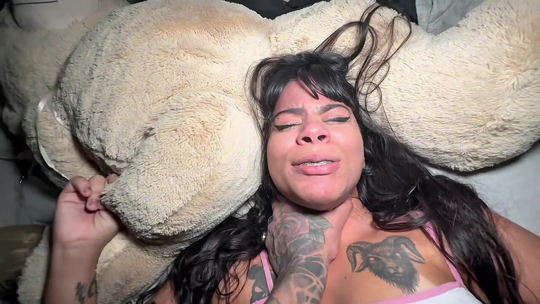 Lunna Geek: Odkładając swoją piżamę na bok i uderzać jego kutasa, aż...