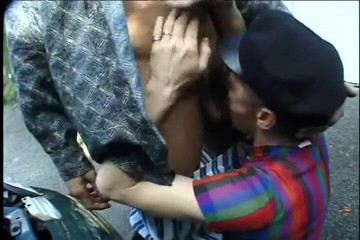 Gays Case: 帽子を持つハンサムなスタッドは、この角質の男の子に頭を与えます