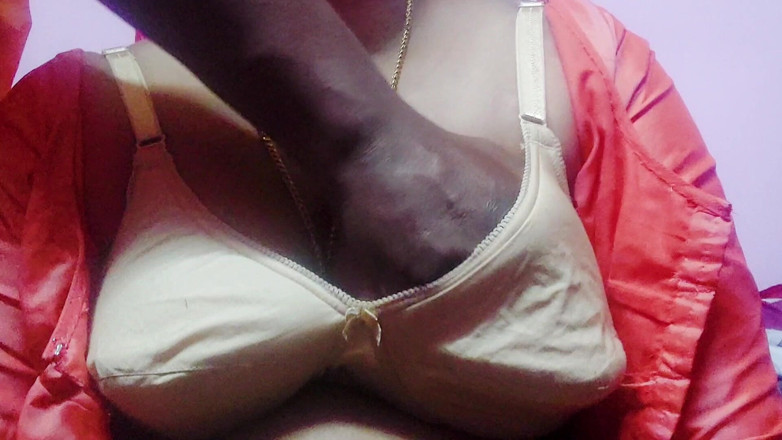 Desi Mohini: Slaapkamer tante romantiek met jongen