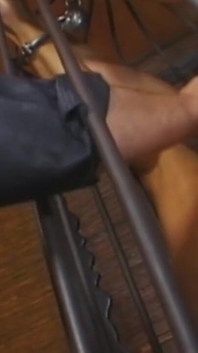 Gioca con la cera umiliante in gabbia