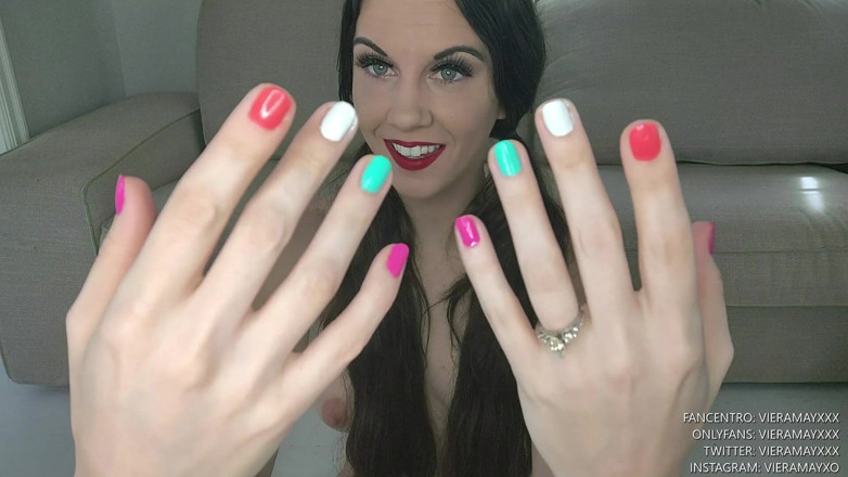 VieraMayXXX: สาวหุ่นฟิตเซ็กซี่ทาสีเล็บ - แก้ผ้า