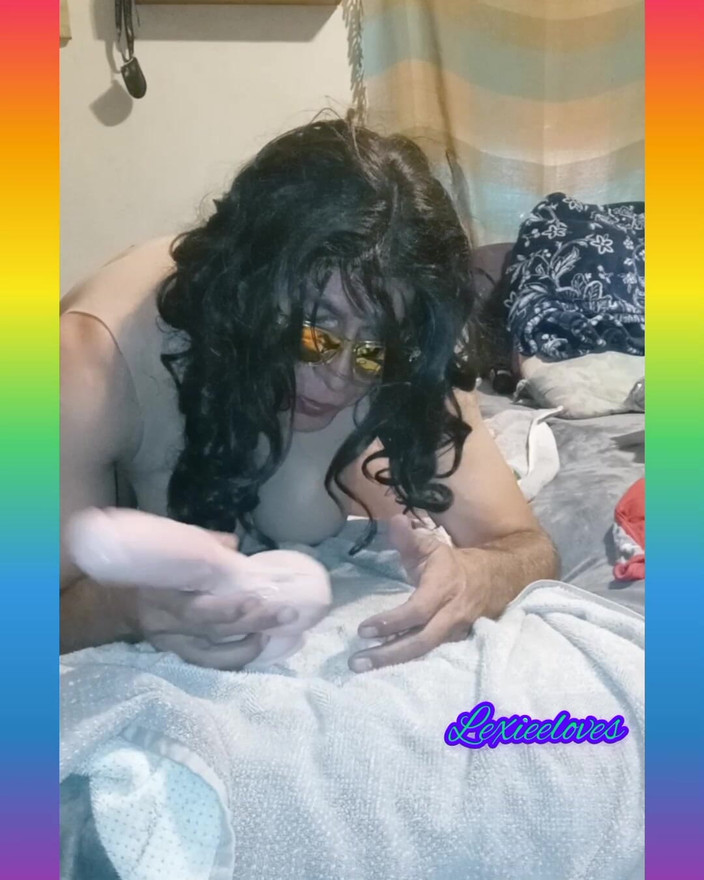 Lexieeloves: Lexiee đang làm tình và bú cu cho đến khi cô ấy xuất...