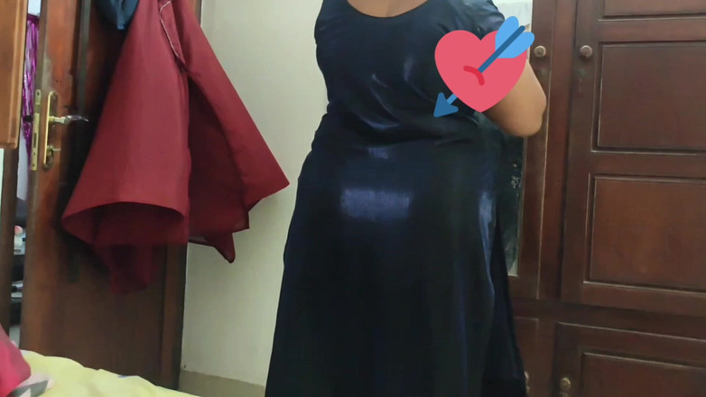 Anne Ipe: Пухлая индийская девушка полностью раздевается перед камерой перед тем, как одеться