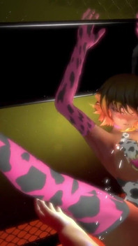 Anime-cow milchmädchen wird im stehend in einer sexkäfig-show gefickt