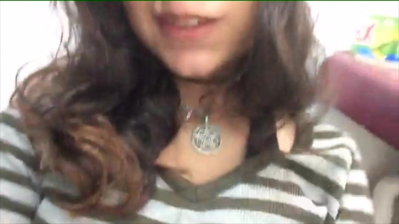 Adorable Teen: Piccola Latina si masturba la sua calda e stretta figa...