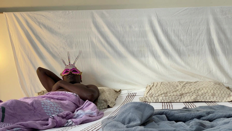 Girlnona: Cette Femme a Essayé De Rester Fidèle, Mais N’a Pas...