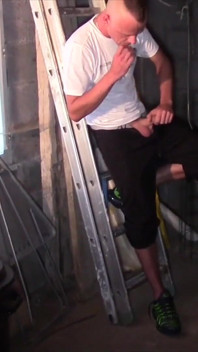 2088 la troia leo scopata crudamente in Snekaer da Badboy