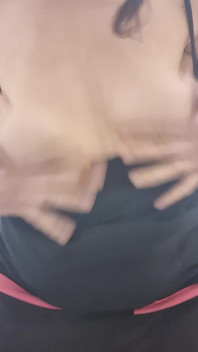 Scuotendo Le Tette Calde