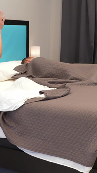 Es solo una noche de hijastro - compartiendo una cama con E06 - milf Stella