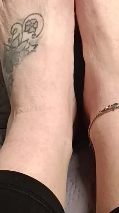 Feet Yummy (Longtoes45)
