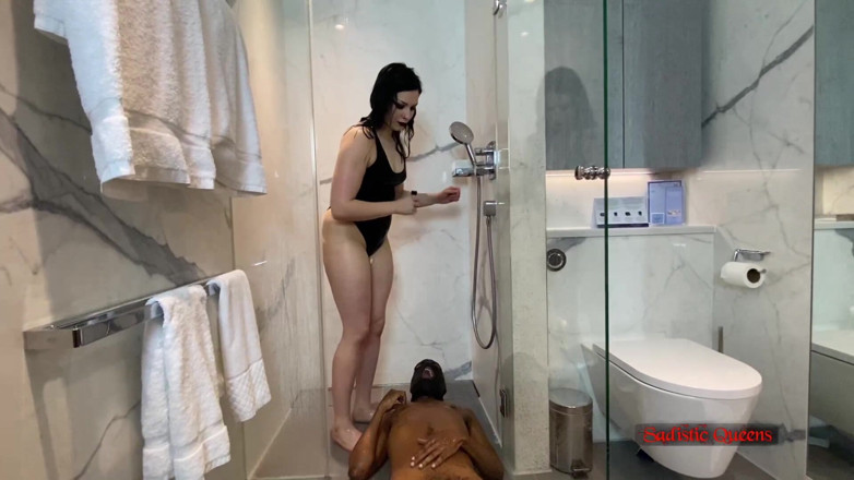 SquishySax: Goth Delilah - My Slave Foot Spa (hd 1080p Mp4)
