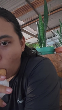 Podvádí svou přítelkyni s její nejlepší kamarádkou poté, co jsem cucal zmrzlinu!