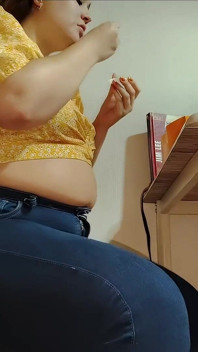 Sessão épica de recheio de frango frito de Nicole