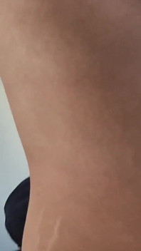 Non potevo dire di No a scopare il mio procace con il mio dildo lungo 20 pollici. Adoro il modo in cui completamente mi riempie e rigonfia la mia pancia
