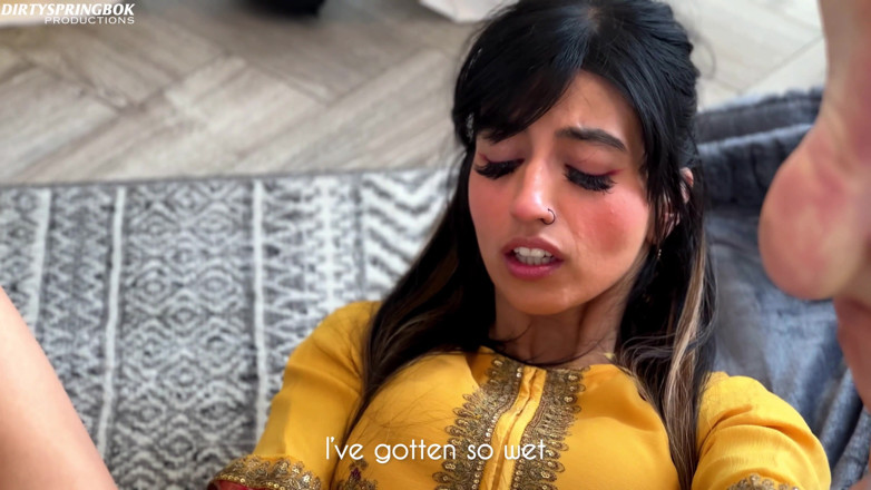 Aaliyah Yasin: Aaliyah Yasin Gets Horny Whilst Waiting for Her Guests