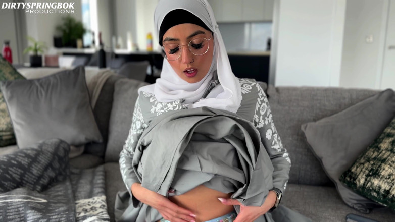 Aaliyah Yasin: maasoom naukraani aaliyah yasin seks toyaj khojti hai