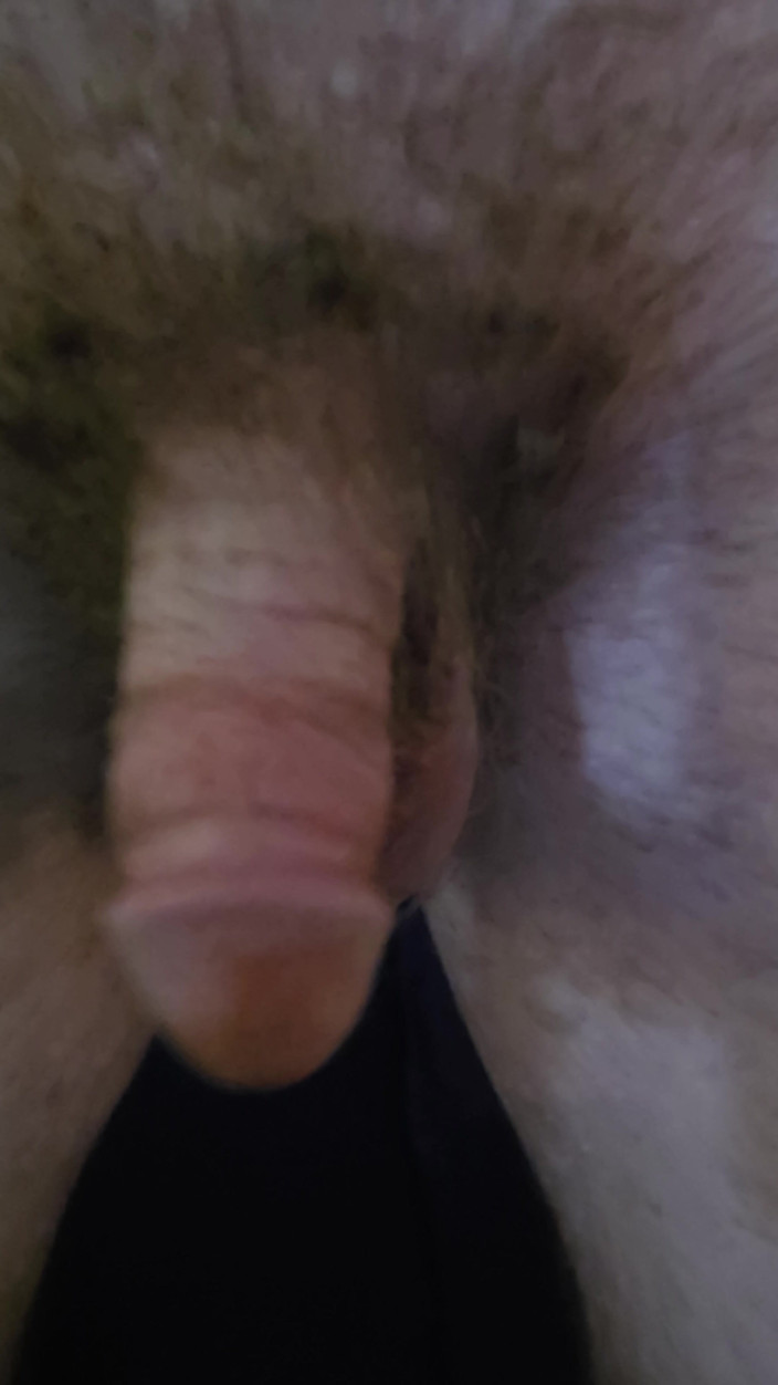 creamyMoonPole: Cerca de mi polla flojando hasta que me corro