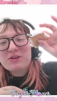 Lížu Gooey Smores! Asmr žvýkání