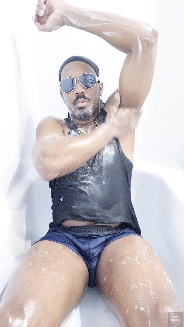 Soft Soleman: Io mi lavo il corpo in bagno (4) (2025)