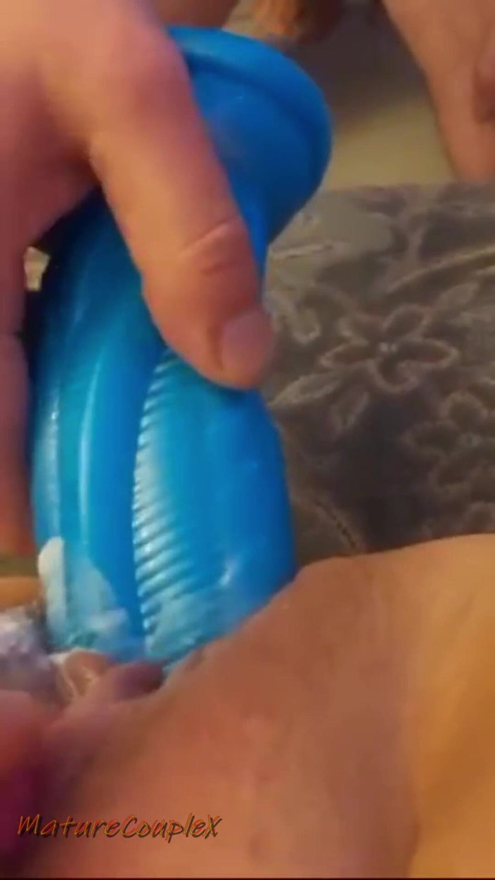 Maturecouplex: Ehefrau Kommt Auf Monsterdildo