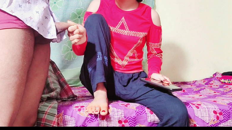 Your kavita bhabhi: Бхабхи использовала ее мобильный телефон, когда ее муж пришел и начал трахать ее