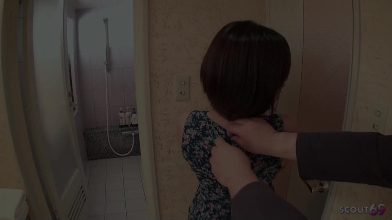 Asian porn collection: Teenager giapponese formosa riceve un creampie profondo dal cliente in...