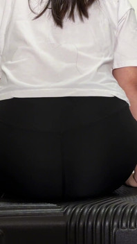 การทดสอบเสียงตดอย่างบ้าคลั่ง: พื้นผิวต่าง ๆ เลกกิ้งแก้ผ้า