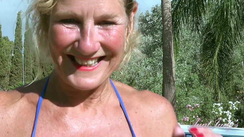 Aunt Judy's: Auntjudys - Twoja nowa pani basen pani Molly ssie twojego kutasa (POV)