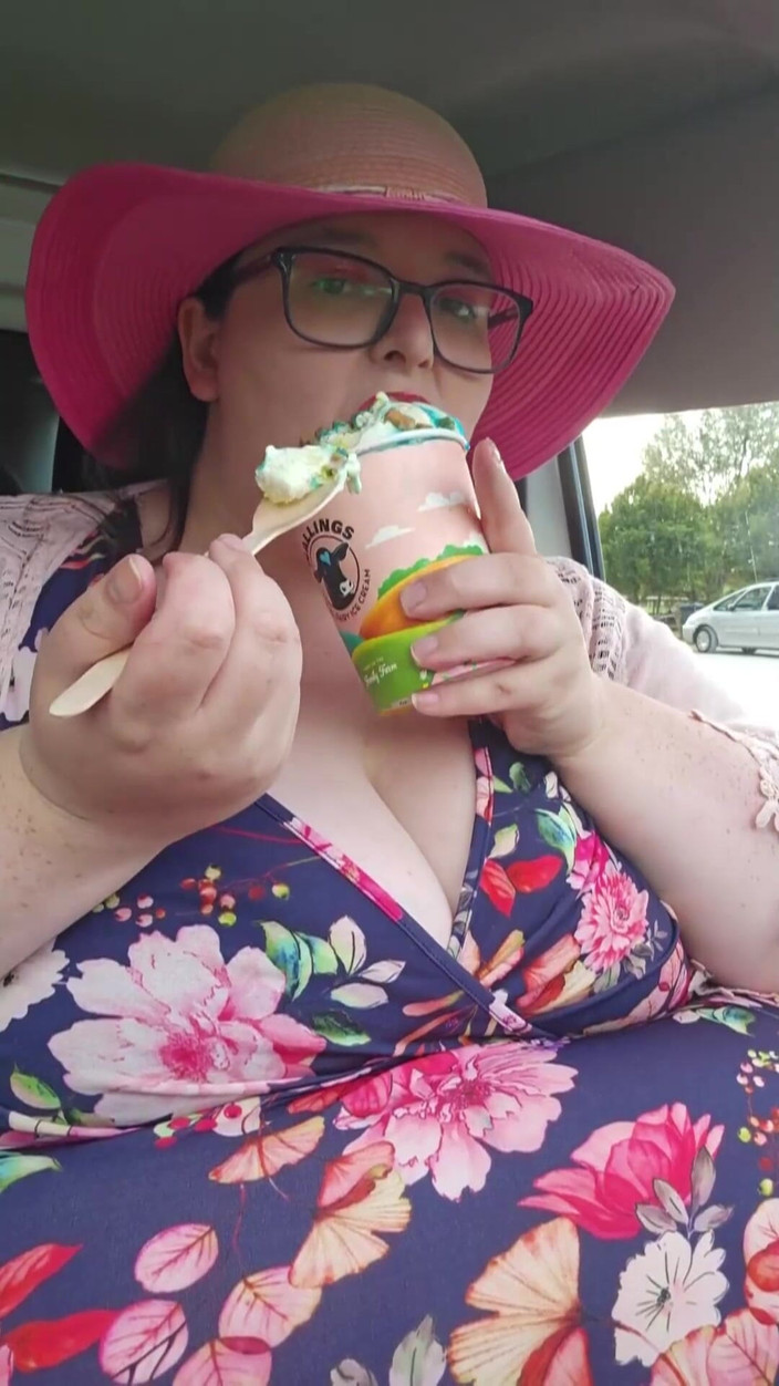 SSBBWLadyBrads: Vamos a comer un poco de helado