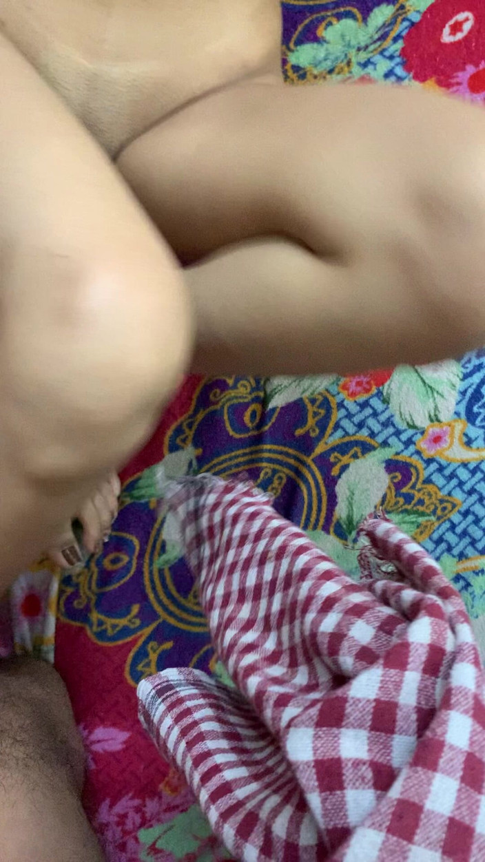 Riya mickey: Ketika keheningan tengah malam dirusak oleh suara kenikmatan