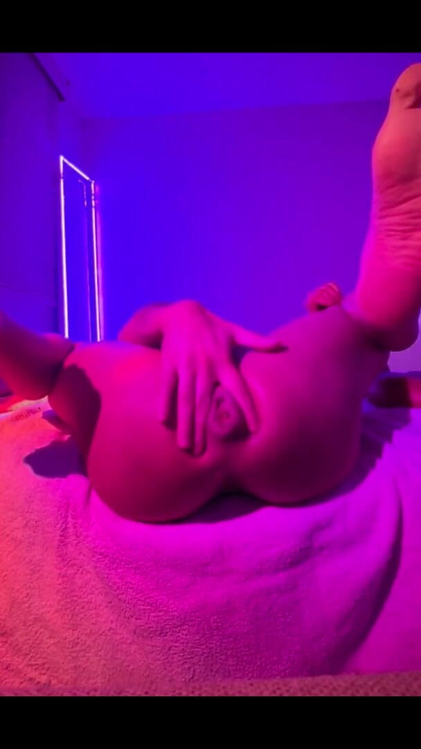 Yours hole ly: Who’s Coming to Worship These Soles and Pussy?