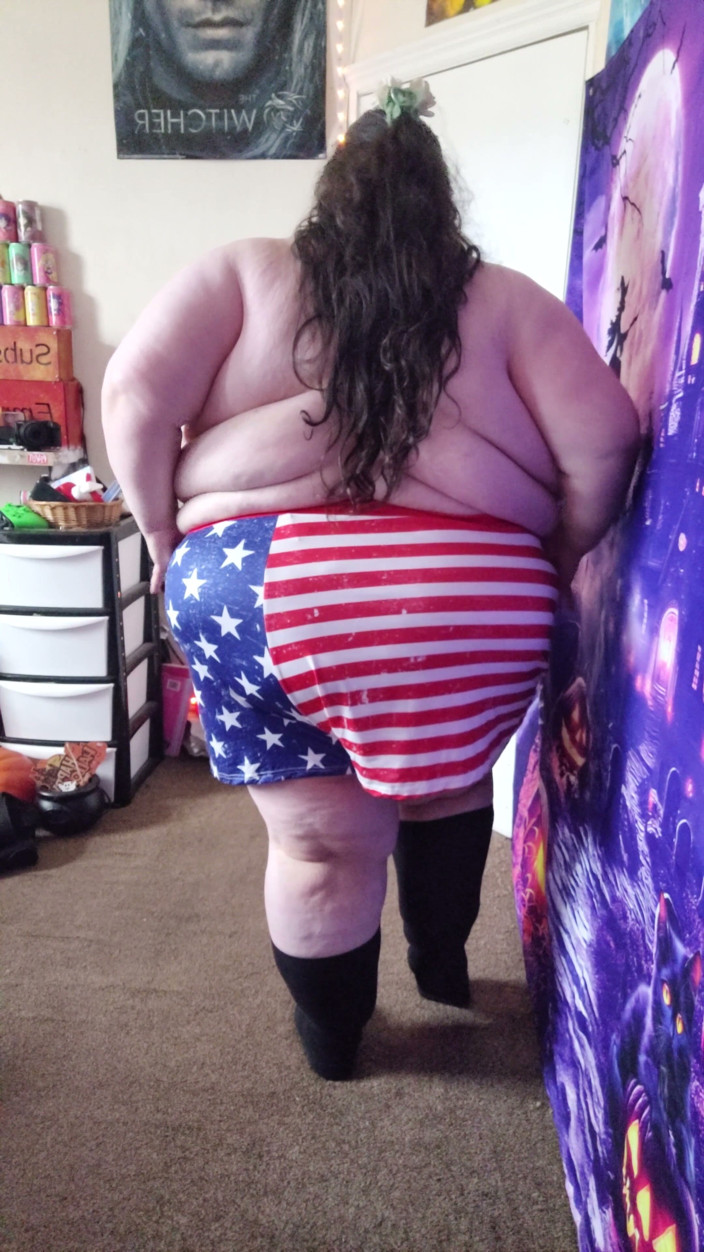 SSBBWLadyBrads: Desnudándose de un lado para mis fanáticos