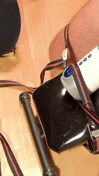 Alleen gelaten om machines na een orgasme in bedwang te houden aan een pikmelkmachine voor een postorgasme kwelling