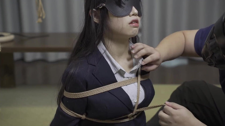 Aisan girl bondage: Buat gadis itu merangkap dengan alat penggetar