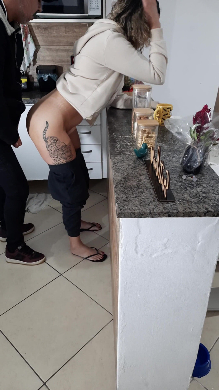 Gabi SweetCouplesStories: Hijastra ni siquiera puede descansar mientras desayuna.