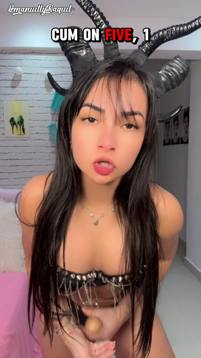 Emanuelly Raquel: CEI의 금요일 페티쉬 수큐버스 스트랩