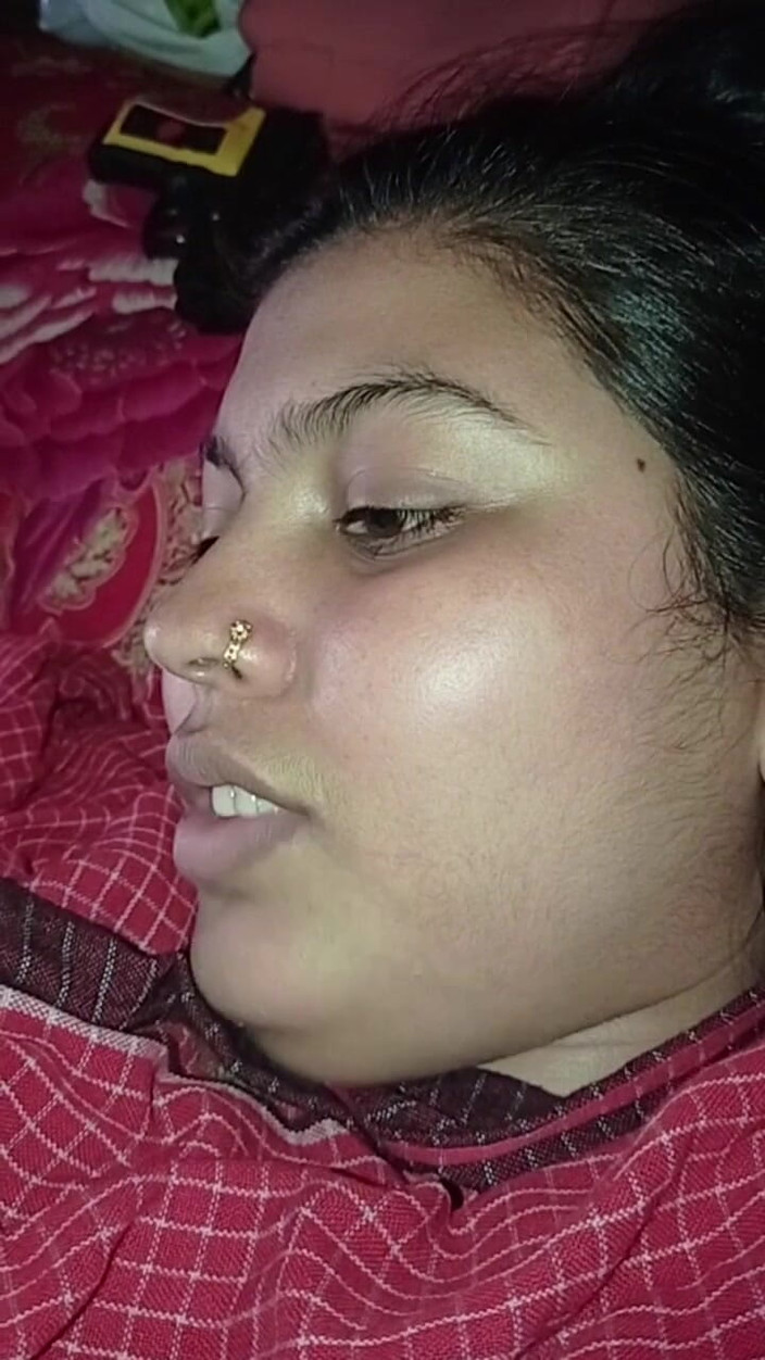Desi Video BD: 新婚夫妇可爱的关怀丈夫妻子的爱