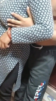 Hintli kızın çok güzel ve seksi figürü.