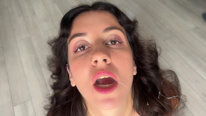 Katty West: น้ำแตกค้างปาก แล้วเล่นกับน้ำควย