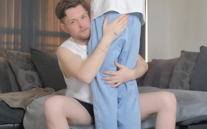 Twotwinkhusbands: Những chàng trai không giữ lời, cúi xuống đầu gối