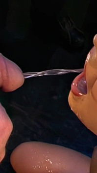 Bukkake buvant de la pisse qui adorent la sodomie